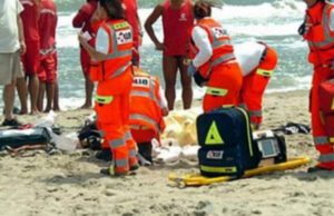 Fetiță româncă moartă în Italia, după ce s-a răsturnat în mare cu hidrobicileta. Copila s-a stins la spital, după 3 zile de agonie