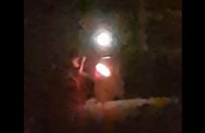 Farmece în parc, la Ploiești, cu lumânări aprinse, în genunchi: „Să fie iubită de Marco toată viața”