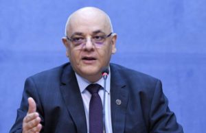 Raed Arafat anunţă prefecţii că izolarea la domiciliu şi carantina au fost suspendate