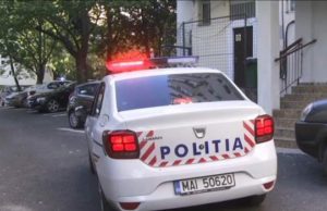 Un botoșănean și-a fugărit vecinul cu drujba pornită. Bărbatul l-a atacat în scara blocului