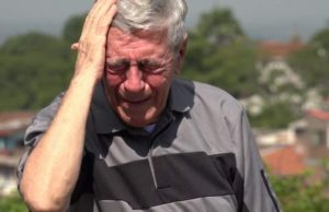 Socru călcat în picioare de noră şi de propriul fiu. Bătrânul de 69 de ani, bătut în casa părintească