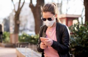 Târâtă cu mașina în București, după ce și-a pus telefonul mobil la vânzare