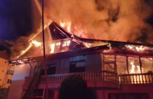 Moarte cumplită pentru un tânăr de 18 ani. A fost găsit carbonizat în mansarda cuprinsă de flăcări, la Onești