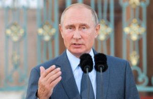 Vladimir Putin anunță că Rusia a aprobat oficial primul vaccin anti-COVID din lume