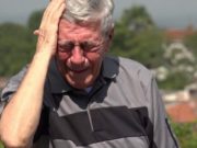 Bătrân orbit de propriul fiu, un recidivist condamnat pentru omor. Părinţii plăteau şi taxă de protecţie fiului, ca să nu-i bată