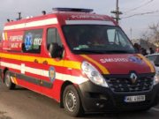 Cu trei copilaşi în maşină, un tată din Vâlcea, beat, s-a răsturnat într-o râpă