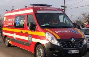 Cu trei copilaşi în maşină, un tată din Vâlcea, beat, s-a răsturnat într-o râpă