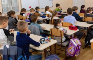 Școlile din România vor fi redeschise, dar nu pentru toți elevii. Cine sunt copiii care ar putea fi forțați să rămână acasă: ”Ei trebuie protejați!”