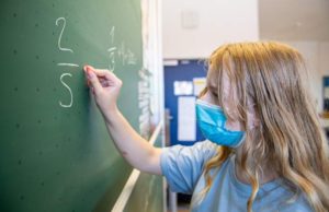 Declarație pe proprie răspundere pentru părinți, dacă vor să își trimită copiii la școală – document