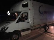 Șofer român arestat în Austria, a primit aproape 100.000 de euro ca să lase 21 de oameni să urce în remorca lui