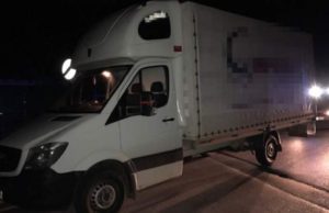 Șofer român arestat în Austria, a primit aproape 100.000 de euro ca să lase 21 de oameni să urce în remorca lui