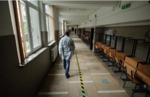 GHID pentru gimnaziu și liceu: Pauze de 5 minute pentru ca profesorii să schimbe clasa, elevii au doar 2 sau 3 discipline simultan