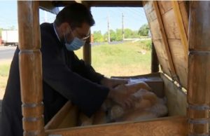 Povestea preotului din Galați care are grijă ca niciun copil să nu adoarmă flămând