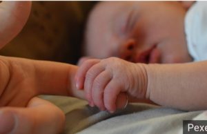 Bebeluș mort la Iași, după ce opt medici nu au văzut o malformație. Cu probleme la inimă a fost tratat de indigestie