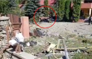 Un camion a făcut prăpăd în Bucium. O fetiță de 3 ani a fost ucisă în curtea casei, șoferul a murit zdrobit în cabină