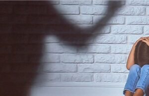 Noi imagini cu mama care își bate și își terorizează fetița arată dimensiunea grozăviilor la care era supusă micuța