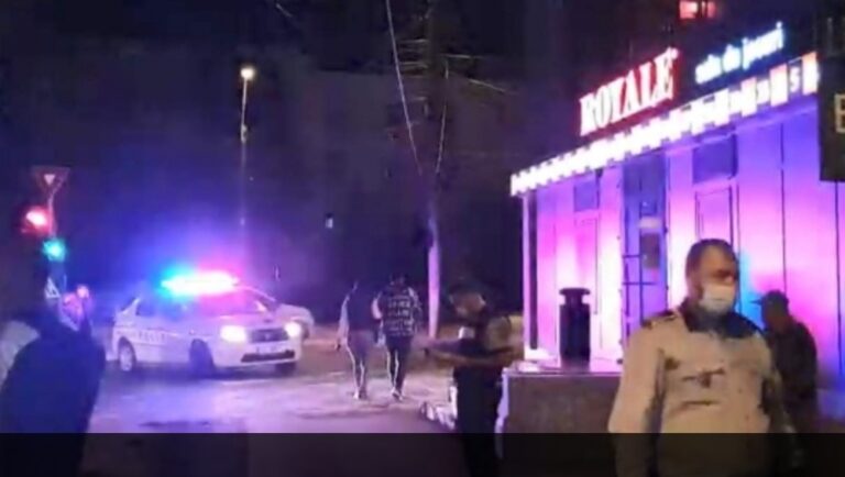 Incident SÂNGEROS în Galaţi, chiar peste drum de sediul POLIŢIEI. Un tânăr a fost ÎNJUNGHIAT