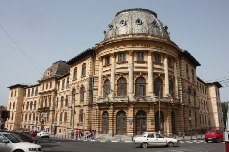 Elevii Colegiului „Carol I” din Craiova revin la ore de mâine