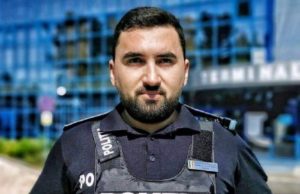 Mihai, un poliţist din Iaşi, nu i-a mai dat amendă unui şofer, după ce fetiţa acestuia l-a îmbrăţişat