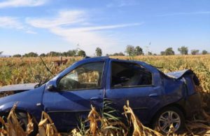 Tineri găsiți morți într-un Logan răsturnat pe câmp, în Vrancea. Au zăcut ore în șir în lanul de porumb