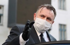 Condiții pentru elevii și profesorii care vor să facă învăţământ online