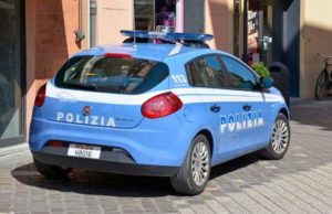 Trei români implicați în traficul de persoane au fost arestați în Italia, după ce unul dintre ei a dat cu mașina peste un alt bărbat