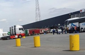 Sute de șoferi români de TIR duși cu avionul în Belgia și plătiți cu salariu de 550-600 de euro brut pe lună
