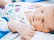 Bebelușul de 6 luni opărit cu suc de roșii, în stare gravă, dar stabilă, anunță medicii de la Grigore Alexandrescu