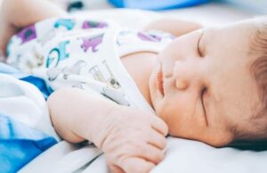 Bebelușul de 6 luni opărit cu suc de roșii, în stare gravă, dar stabilă, anunță medicii de la Grigore Alexandrescu