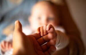 Un bărbat şi-a acuzat soţia că îl înşală după ce şi-a văzut bebeluşul nou-născut