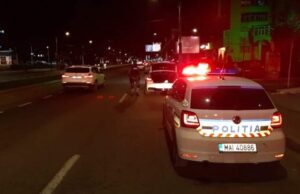 Șofer bătut în trafic, pe o stradă din Craiova. Mai mulți indivizi l-au lovit și i-au distrus mașina