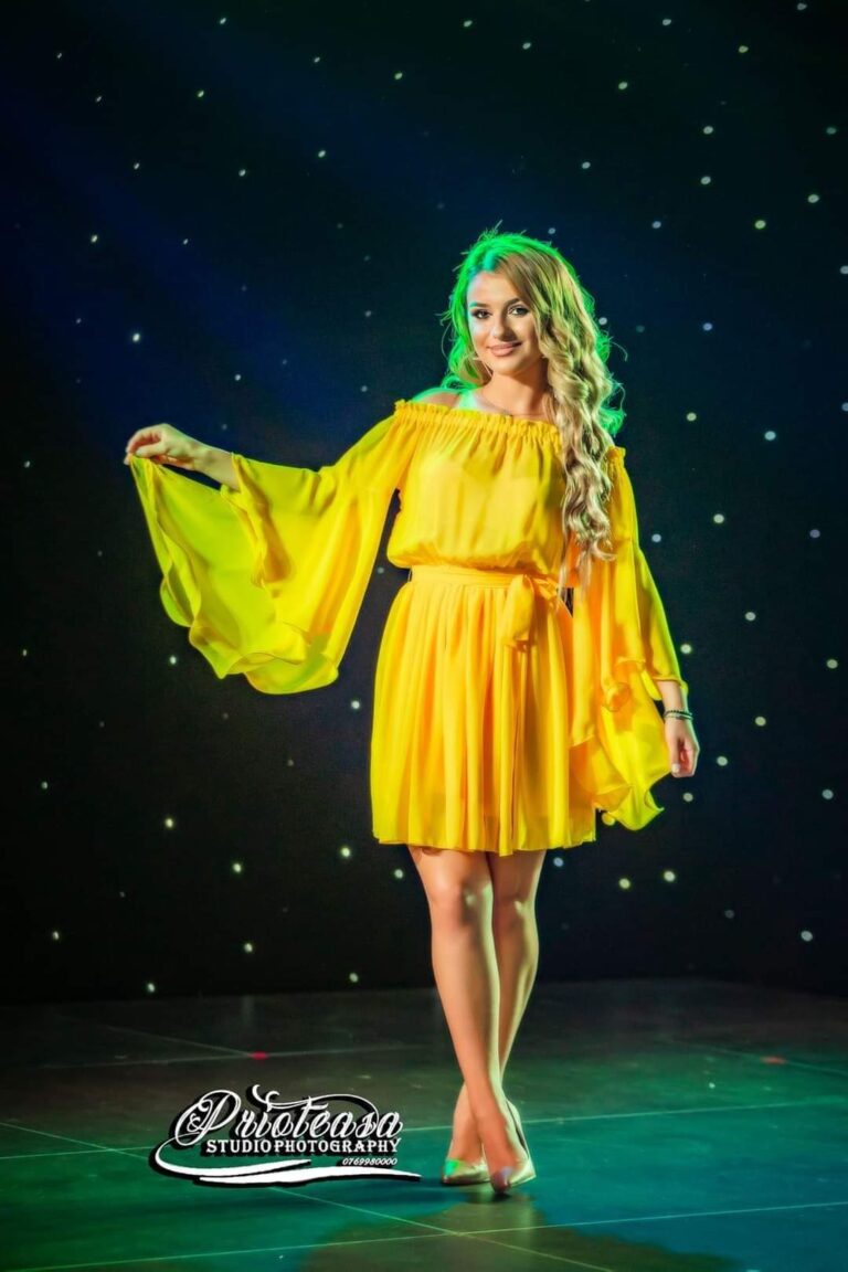 IMAGINI ÎN PREMIERĂ. Ana Maria Roșiu lansează un Colaj NOU