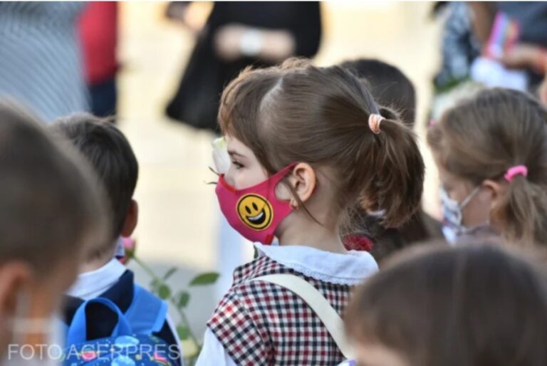 Focare COVID în școli. Părinții, REVOLTAȚI: Nu putem trage OBLOANELE. Să continuăm ȘCOALA în măsura posibilităților