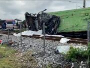 Tragedie de proporții în Thailanda. Zeci de morți, după coliziunea dintre un tren și autobuz de pasageri