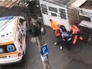 Femeie băgată cu forța în ambulanță pentru că nu voia să poarte mască și să se legitimeze, în Cluj-Napoca