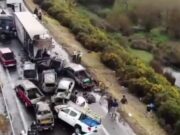 VIDEO | Accident în lanț de proporții uriașe – Zeci de mașini s-au făcut praf