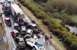 VIDEO | Accident în lanț de proporții uriașe – Zeci de mașini s-au făcut praf