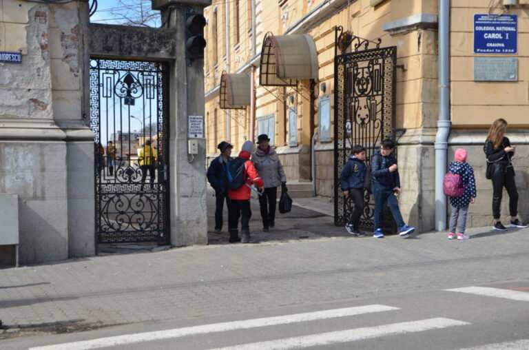 Ping-pong cu elevii de la Colegiul „Carol I” din Craiova