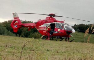 Femeia dispărută și căutată 8 ore cu elicopterul a fost găsită moartă în șură, acasă, de un criminalist