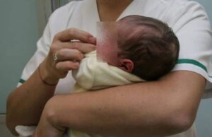 O mămică din Italia și-a abandonat în spital bebelușa nou-născută, după ce a aflat că micuța are Covid-19