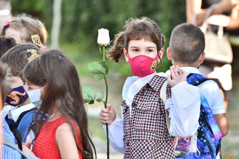 Zile libere plătite pentru părinţii copiilor care învață de acasă sau în sistem hibrid