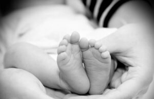 Un bebeluș de 4 luni a murit răpus de Covid-19. Băiețelul era internat la Sibiu