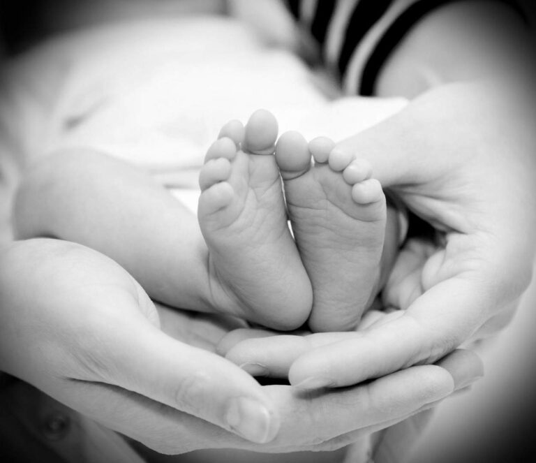 Un bebeluș de 4 luni a murit răpus de Covid-19. Băiețelul era internat la Sibiu