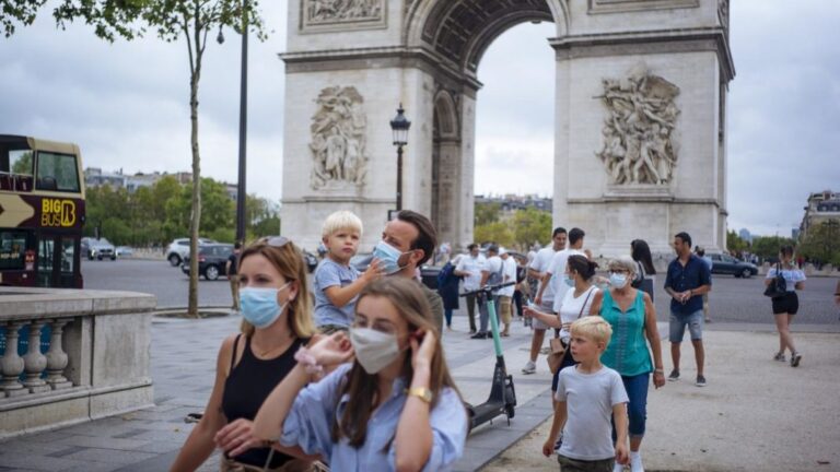 Parisul ar putea intra în stare de alertă maximă de luni