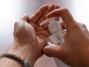 Șapte persoane au murit după ce au băut dezinfectant pentru mâini. Rămăseseră fără alcool în timpul petrecerii