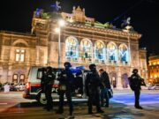 Mărturiile unor români prinşi în atacul terorist de la Viena: Cine a apucat să scape, a scăpat atunci. Este teroare în oraş