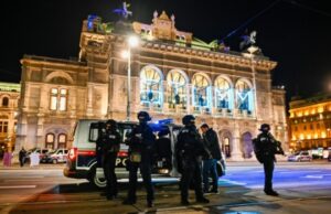 Mărturiile unor români prinşi în atacul terorist de la Viena: Cine a apucat să scape, a scăpat atunci. Este teroare în oraş