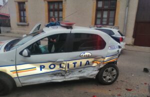 Accident cu trei mașini, dintre care una de poliție în Severin