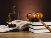 O infirmieră inculpată pentru uciderea a opt nou-născuţi