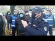 Romii din târg au asaltat Prefectura Dolj